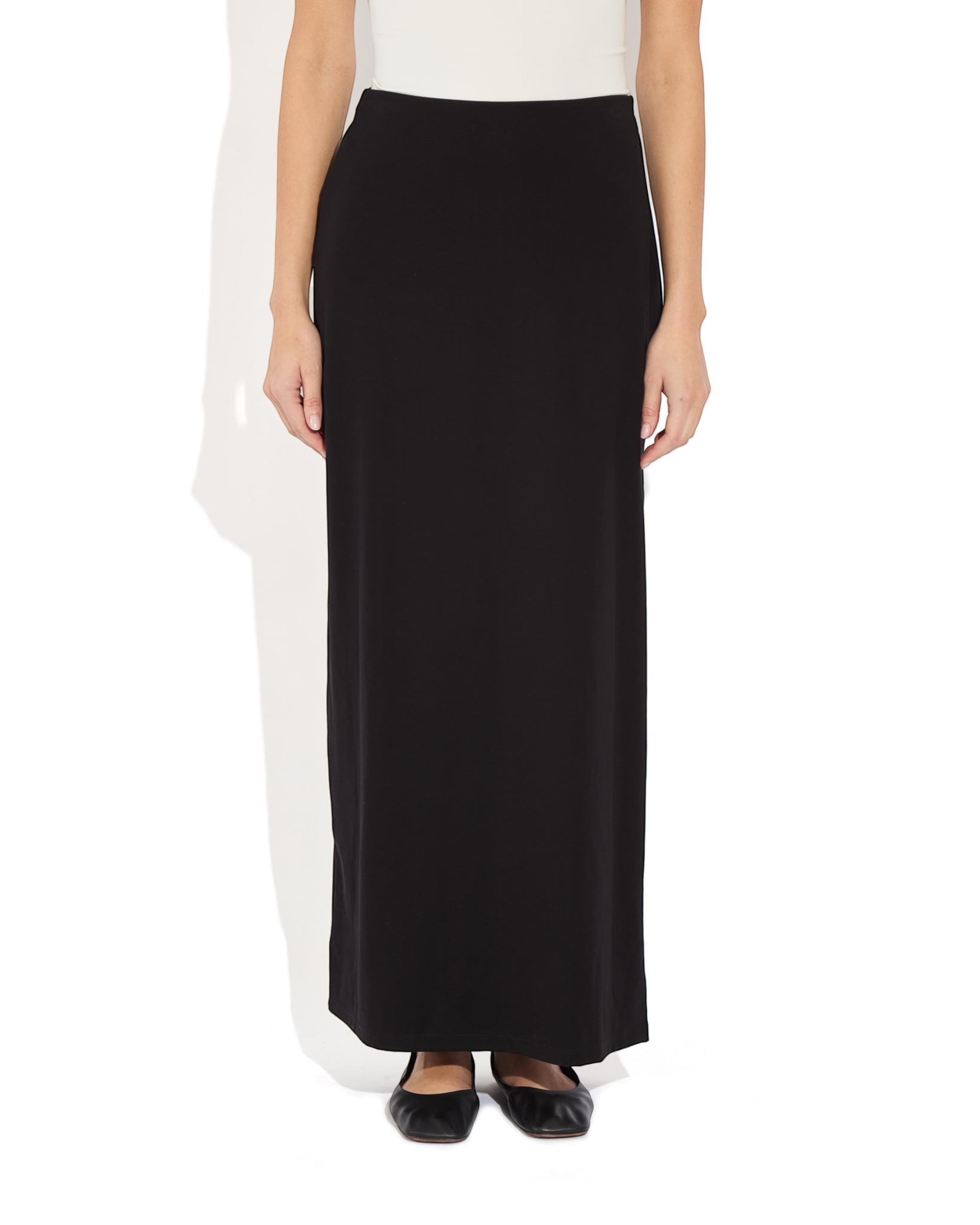 Weldun Ashley Skirt in black, a minimal column-silhouette midi skirt made from soft, breathable stretch fabric.