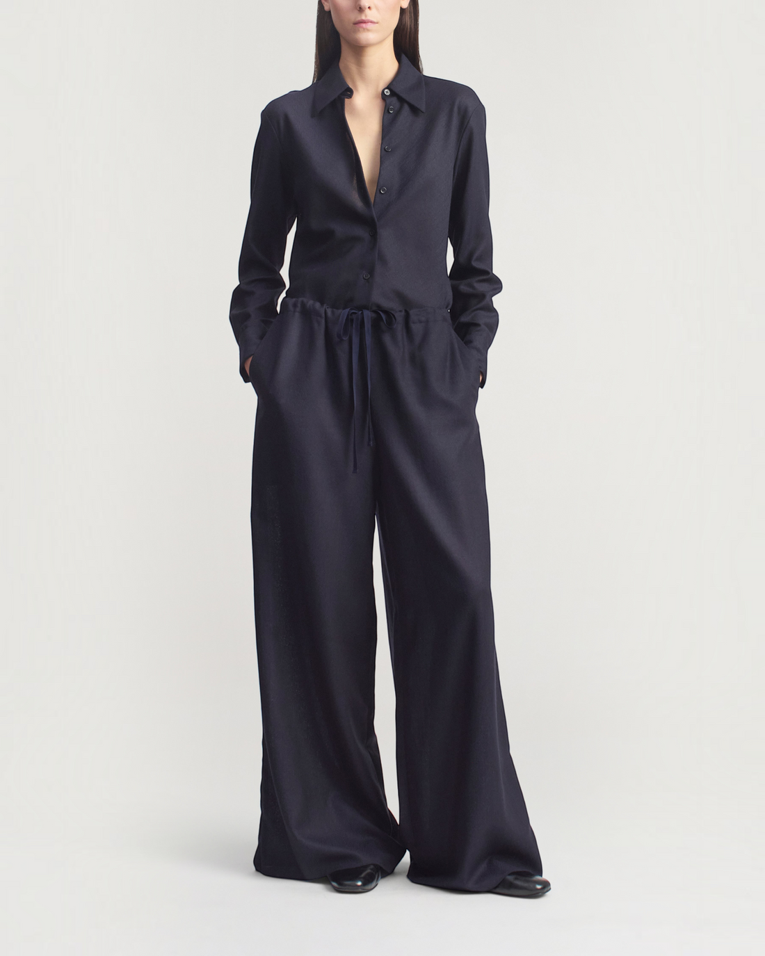Model wearing Weldun KALLMEYER Cairo wide leg indigo pants in featherweight wool with an adjustable drawstring waist.