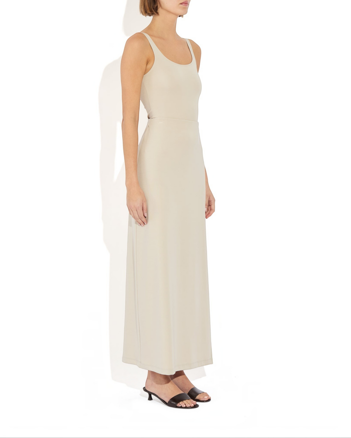Weldun Ashley Skirt in beige, a minimal column silhouette with a side slit, made from soft stretch PYRATEX fabric.
