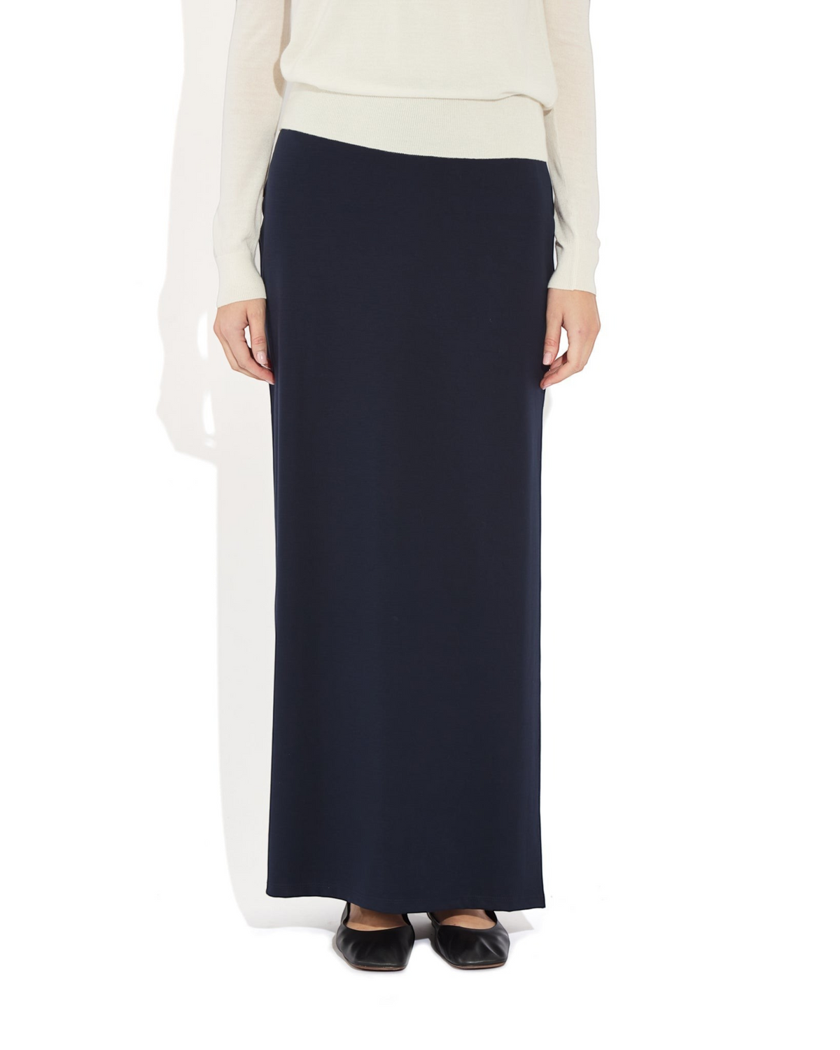 Weldun Ashley Skirt in navy blue, a minimal column-silhouette pull-on skirt made from soft stretch PYRATEX fabric.