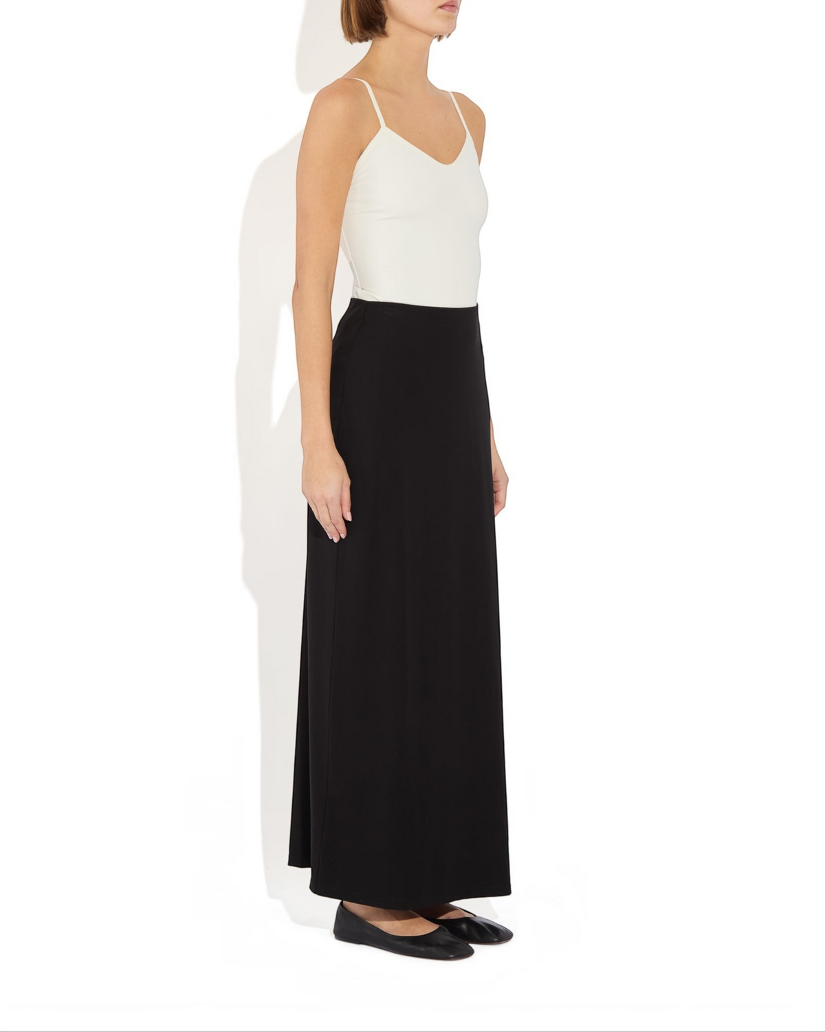 Weldun Ashley Skirt in black, a minimal column-silhouette pull-on skirt made from soft, breathable stretch fabric.