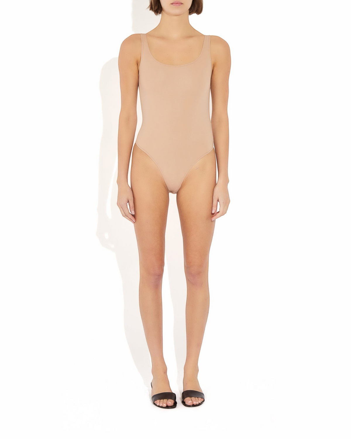 Weldun Lisa bodysuit in beige featuring a scoop neckline, medium straps, and a cheeky cut in breathable fabric.