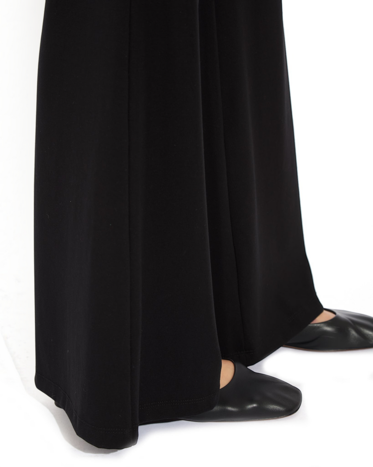 Weldun Tessa long black flare pants in soft breathable PYRATEX fabric with a fluid silhouette and elastic waist